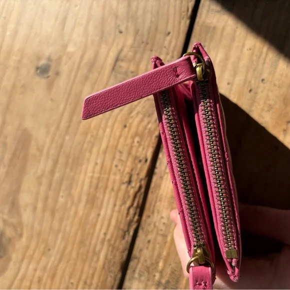 Kurt Geiger Quilted Pink Leather Card Wallet with Gold Plaque - Picture 9 of 11